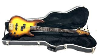 Fender 引き起こす USA Precision Bass 1996 純正フレットレス